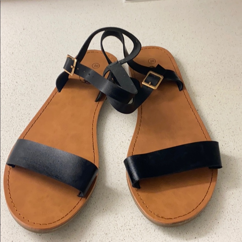 Size 10 Black One Strap Trary Sandals